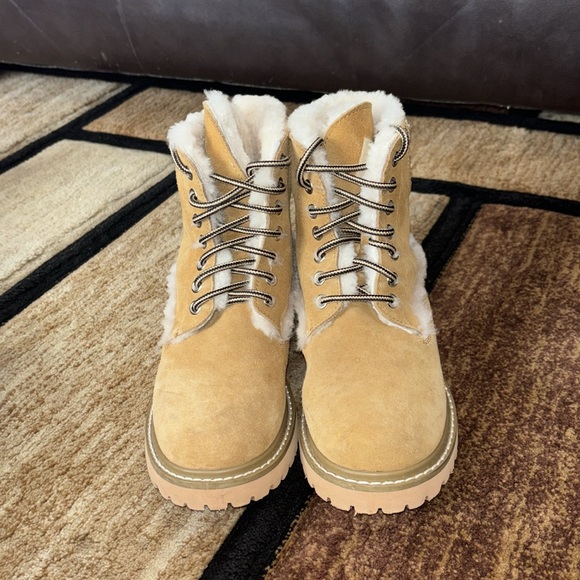 Ugg boots - Picture 4 of 9